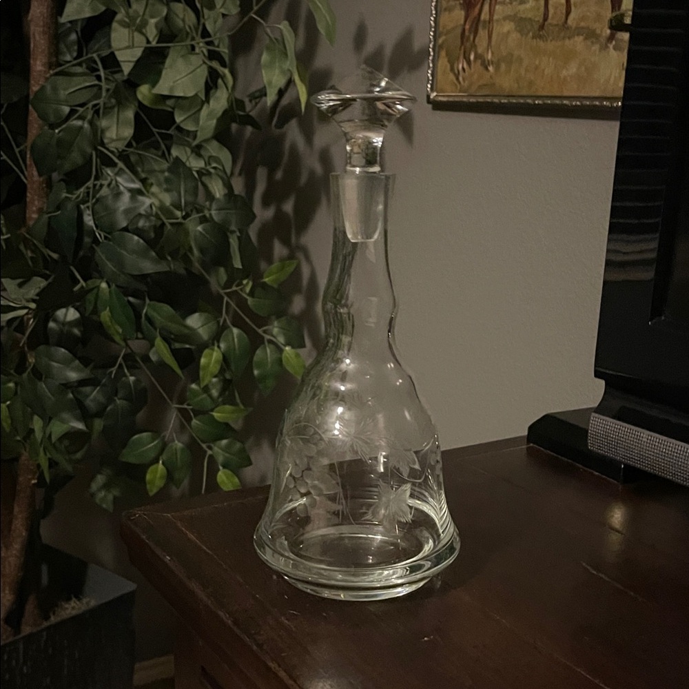Elegant Clear Glass Decanter